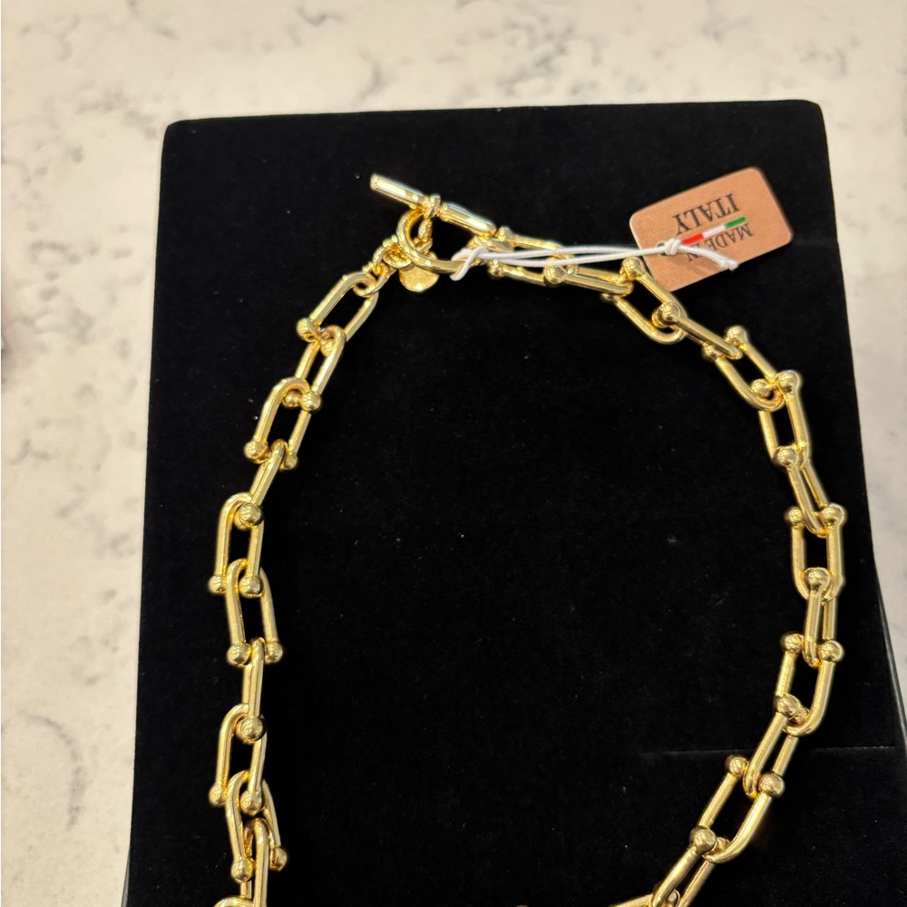 Elegant Gold Chain Necklace - Picture 2 of 7